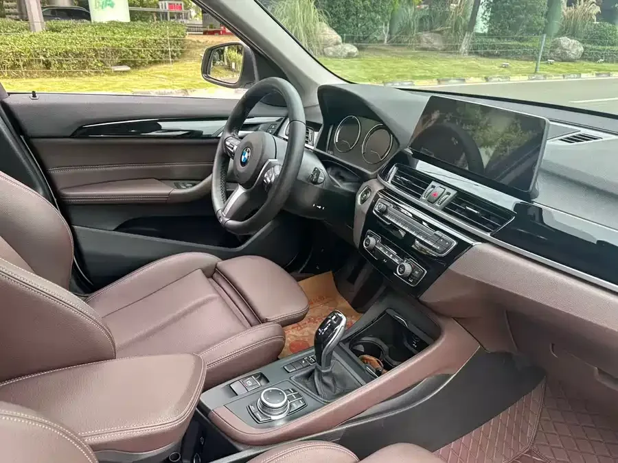 BMW X1 2021 sDrive25Li Leading Edition 2022 — миниатюра 2