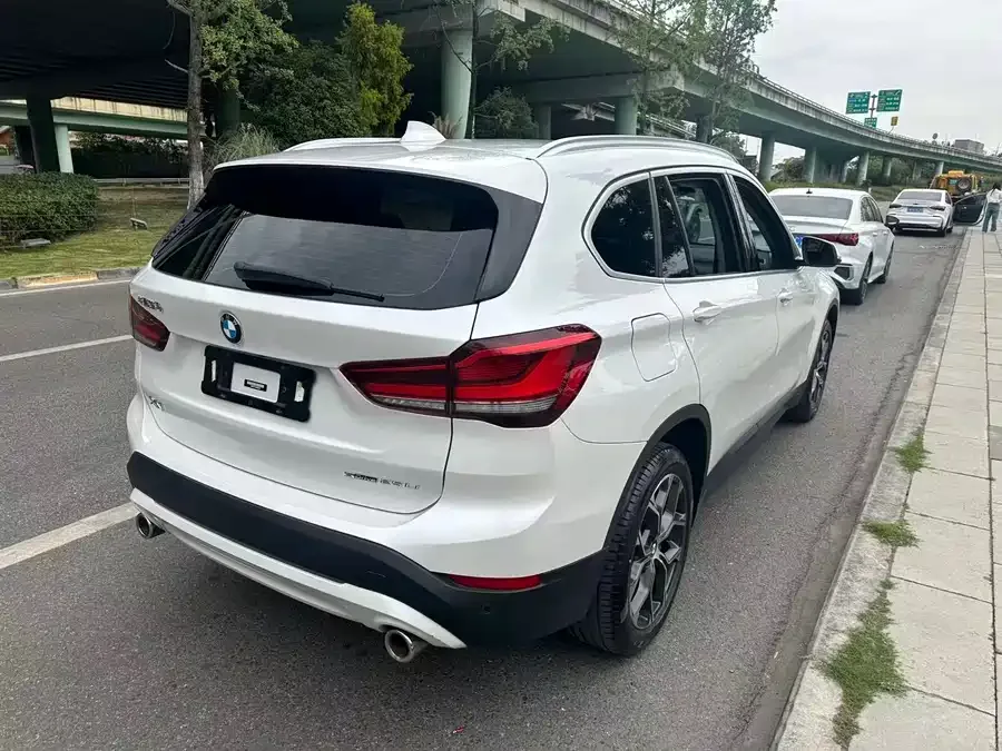 BMW X1 2021 sDrive25Li Leading Edition 2022 — миниатюра 4