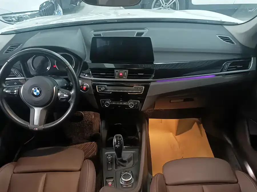 BMW X1 2022 sDrive25Li Leading Edition 2022 — миниатюра 3