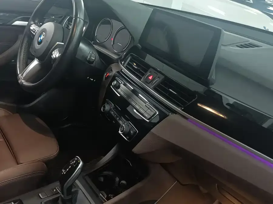BMW X1 2022 sDrive25Li Leading Edition 2022 — миниатюра 4