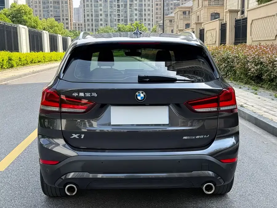 BMW X1 2022 sDrive25Li Leading Edition 2022 — миниатюра 2