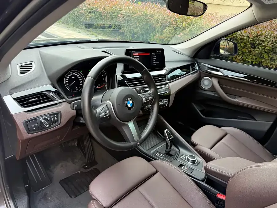 BMW X1 2022 sDrive25Li Leading Edition 2022 — миниатюра 3