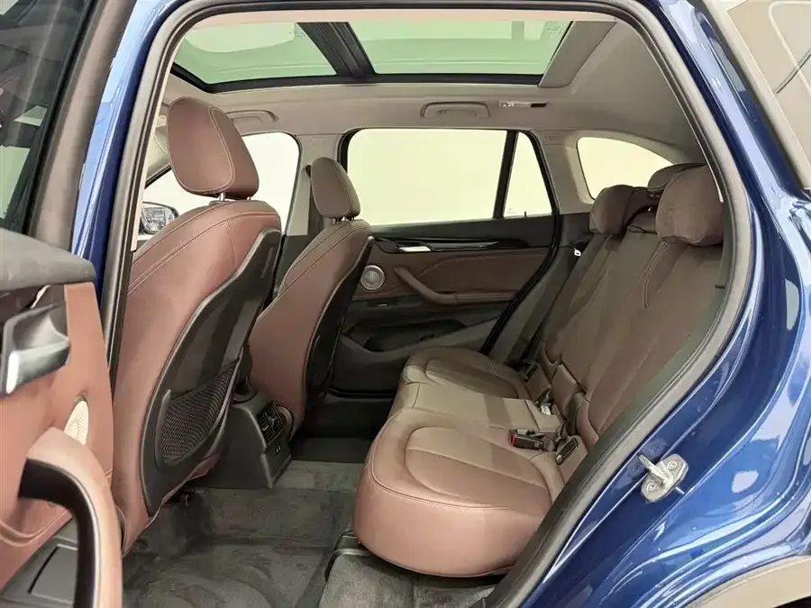 BMW X1 2021 facelift sDrive25Li Leading Edition 2022 — миниатюра 5