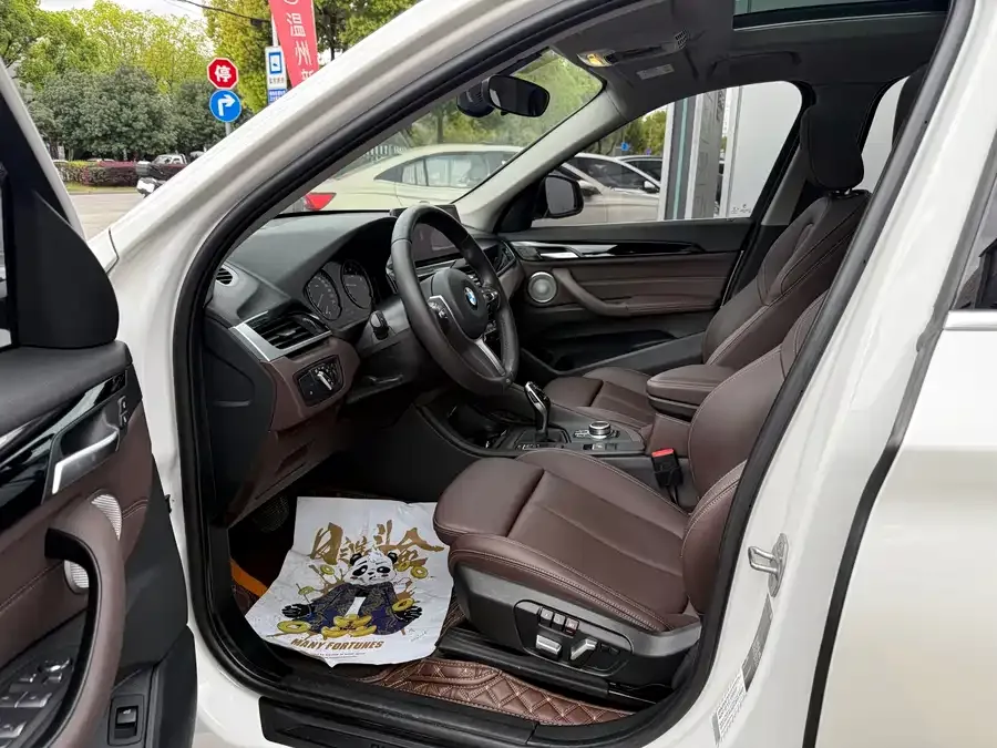 BMW X1 2022 sDrive25Li Leading Edition 2022 — миниатюра 2