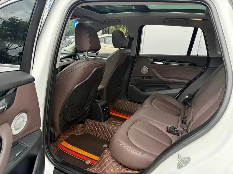 BMW X1 2022 sDrive25Li Leading Edition 2022 — миниатюра 3