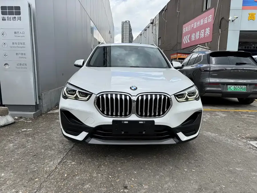 BMW X1 2022 sDrive25Li Leading Edition 2022 — фото 1, купить с доставкой в Москву
