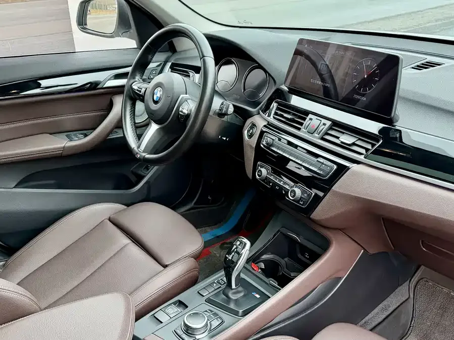 BMW X1 2022 sDrive25Li Leading Edition 2022 — миниатюра 3