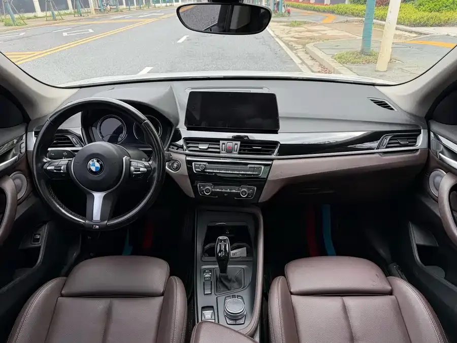 BMW X1 2021 facelift sDrive25Li Leading Edition 2022 — миниатюра 3