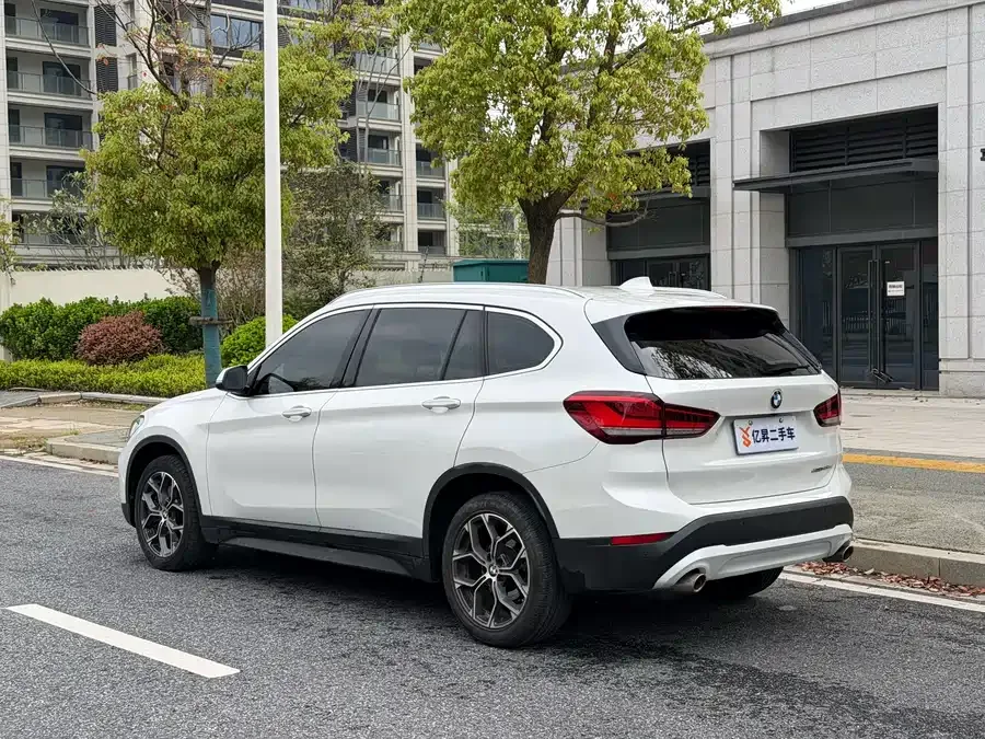 BMW X1 2021 facelift sDrive25Li Leading Edition 2022 — миниатюра 4