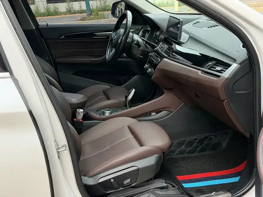 BMW X1 2021 facelift sDrive25Li Leading Edition 2022 — миниатюра 5