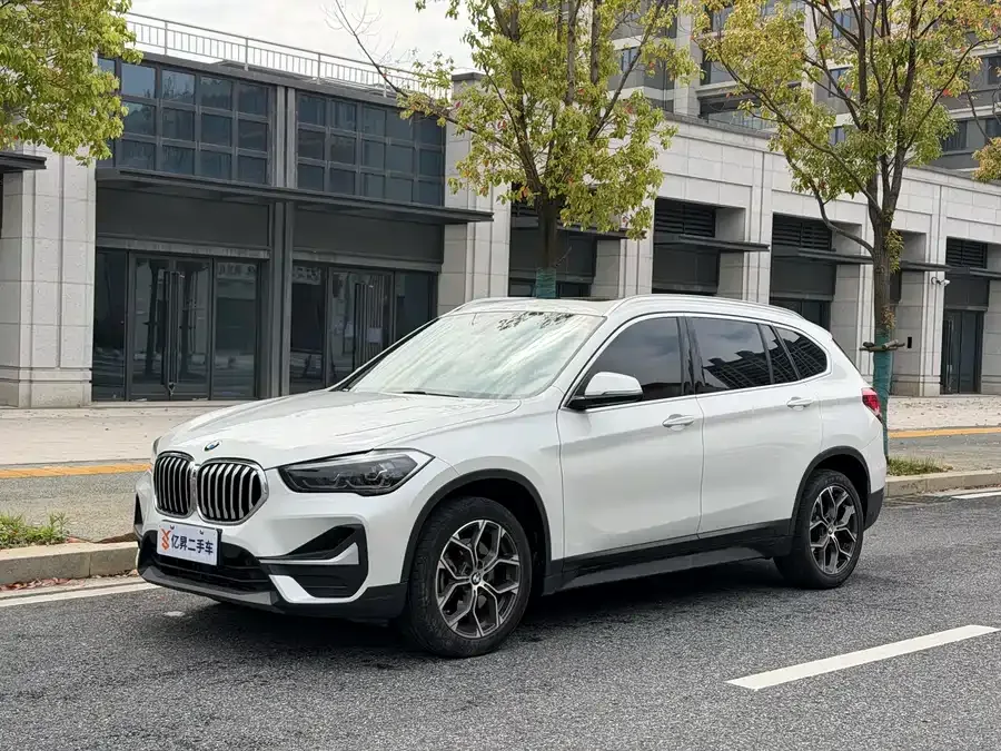 BMW X1 2021 facelift sDrive25Li Leading Edition 2022 — фото 1, купить с доставкой в Москву