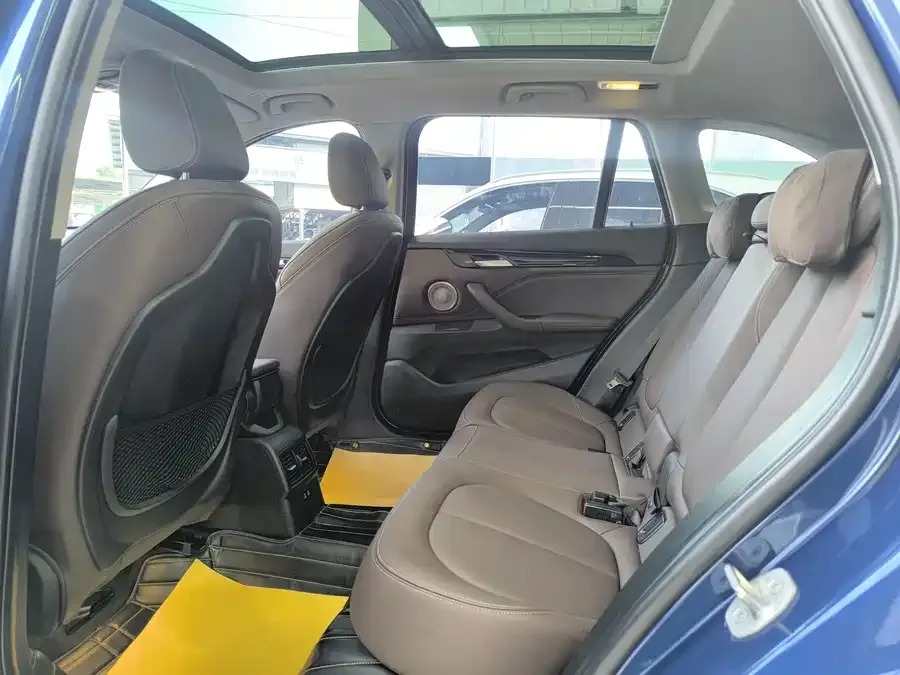 BMW X1 2022 sDrive25Li Leading Edition 2022 — миниатюра 2