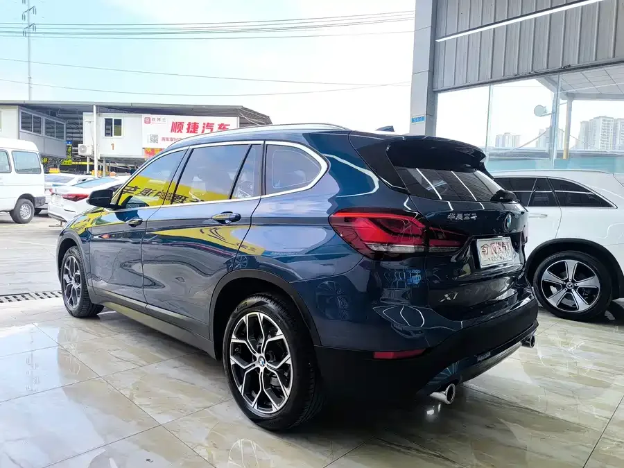 BMW X1 2022 sDrive25Li Leading Edition 2022 — миниатюра 3