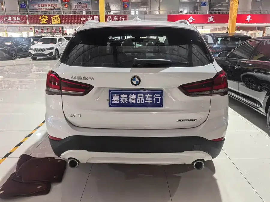 BMW X1 2022 sDrive25Li Leading Edition 2022 — миниатюра 2