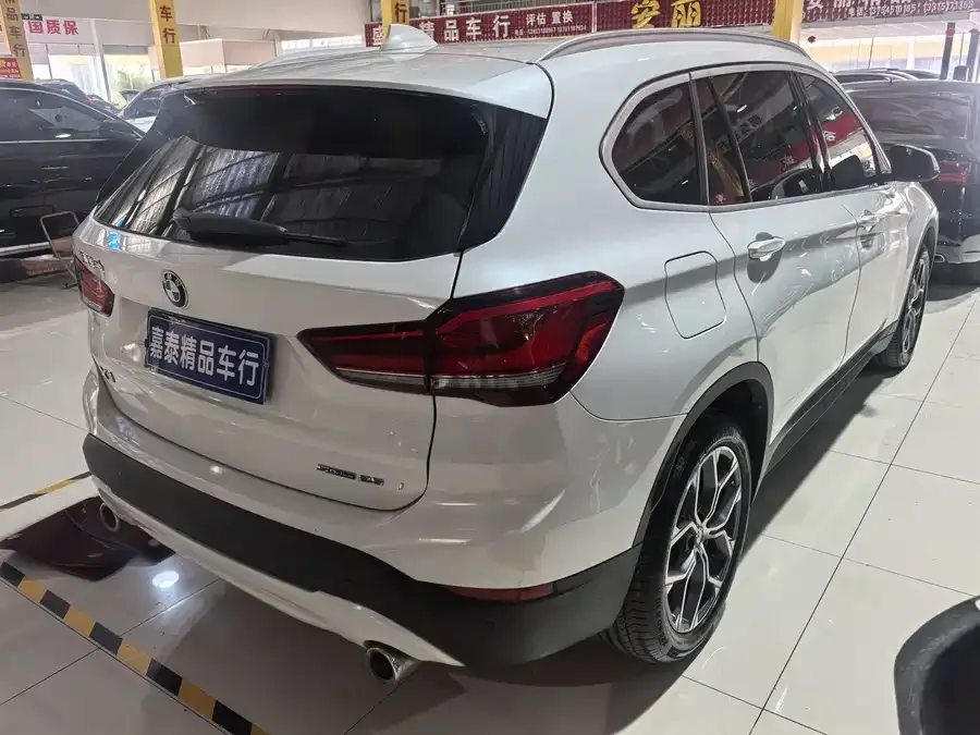 BMW X1 2022 sDrive25Li Leading Edition 2022 — миниатюра 4