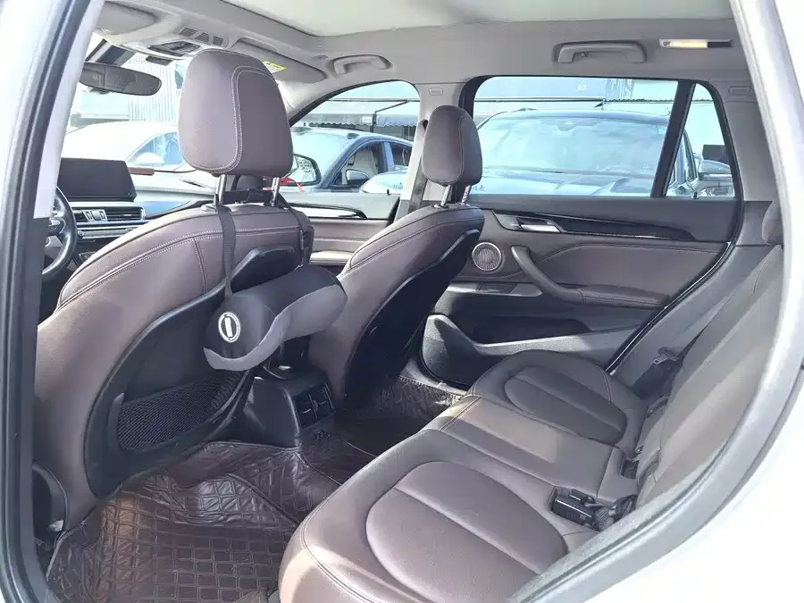 BMW X1 2022 sDrive25Li Leading Edition 2022 — миниатюра 2