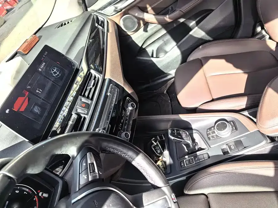 BMW X1 2022 sDrive25Li Leading Edition 2022 — миниатюра 3