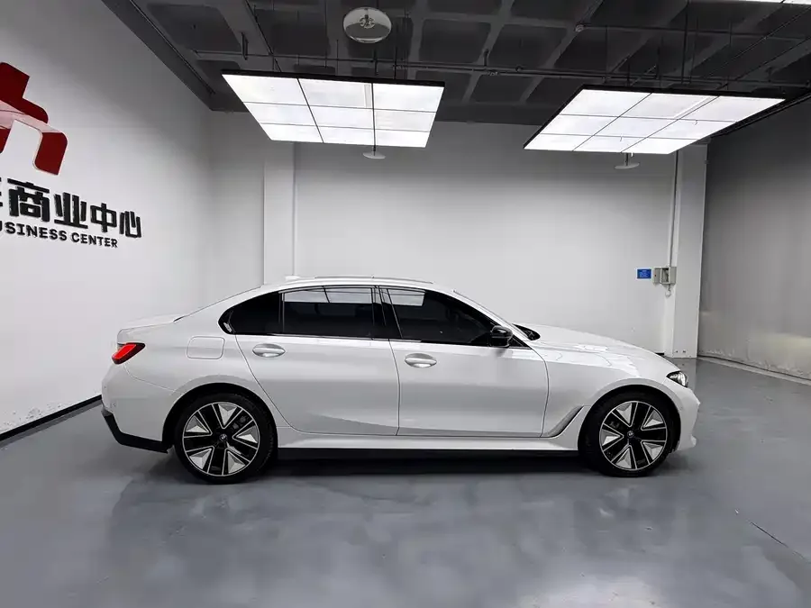BMW i3 2024 eDrive 40 L Night Sport Package 2024 — миниатюра 5