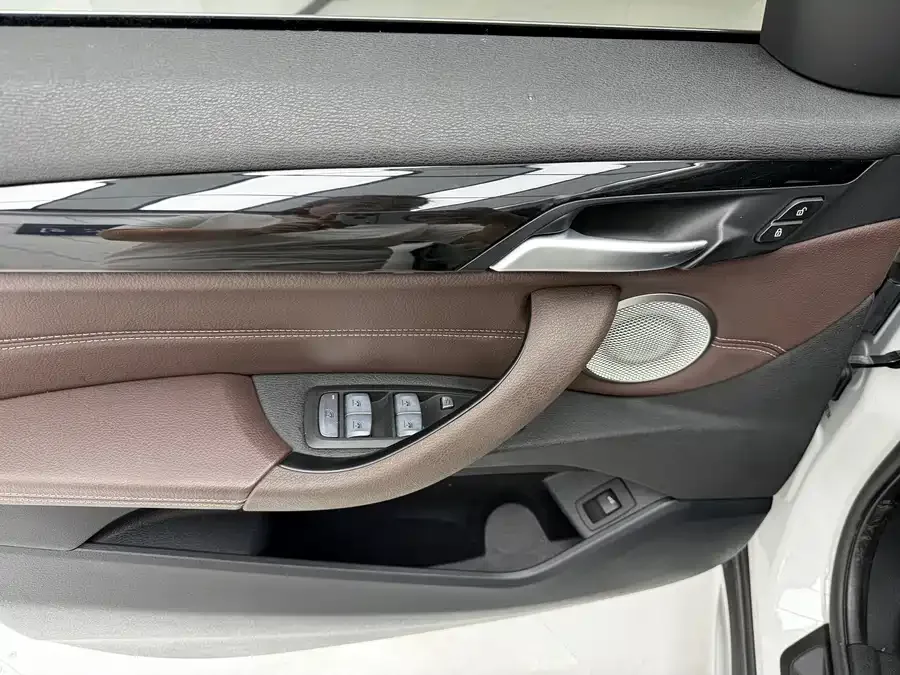 BMW X1 2022 sDrive20Li Fashion Edition 2023 — миниатюра 3