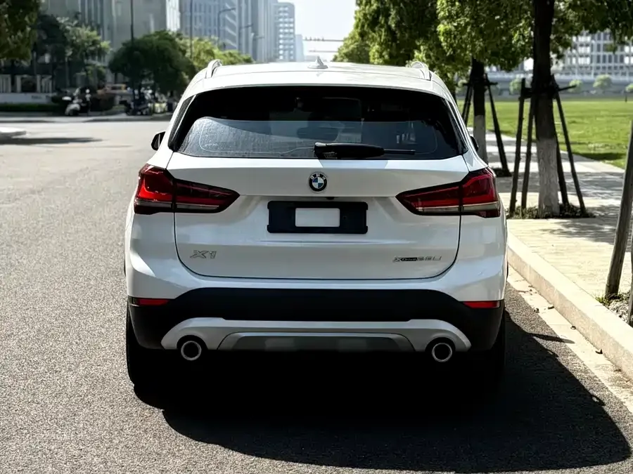 BMW X1 2022 xDrive25Li Exclusive Model 2022 — миниатюра 2