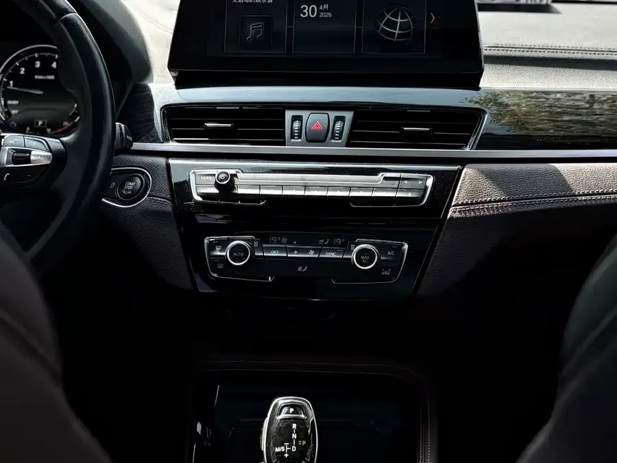 BMW X1 2022 xDrive25Li Exclusive Model 2022 — миниатюра 3