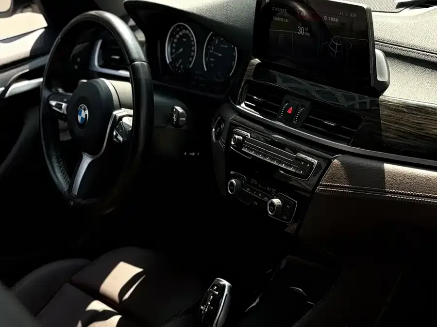 BMW X1 2022 xDrive25Li Exclusive Model 2022 — миниатюра 5
