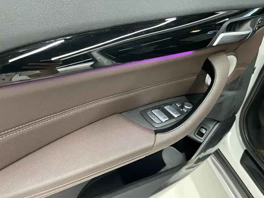 BMW X1 2022 sDrive20Li Fashion Edition 2023 — миниатюра 3
