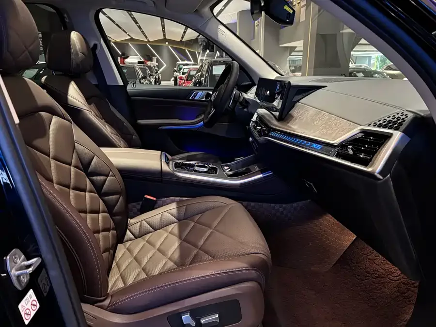 BMW X5 2023 xDrive 30Li Exclusive M Sport Package 2023 — миниатюра 5