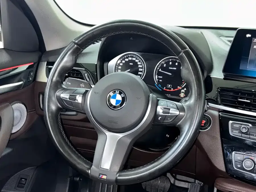 BMW X1 2022 sDrive20Li Exclusive Model 2022 — миниатюра 4
