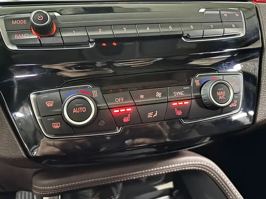 BMW X1 2022 sDrive20Li Exclusive Model 2022 — миниатюра 5