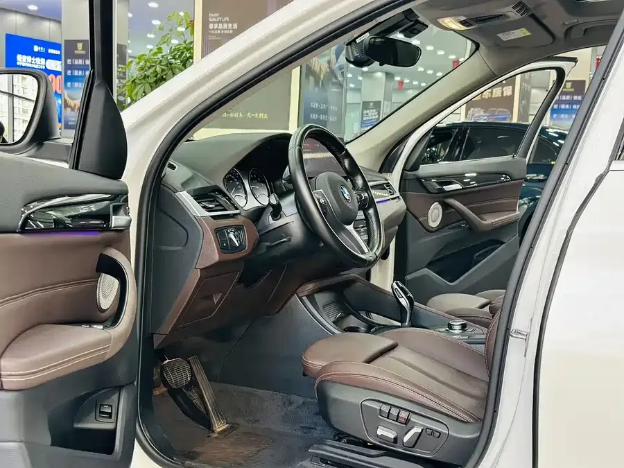 BMW X1 2022 sDrive25Li Leading Edition 2022 — миниатюра 2
