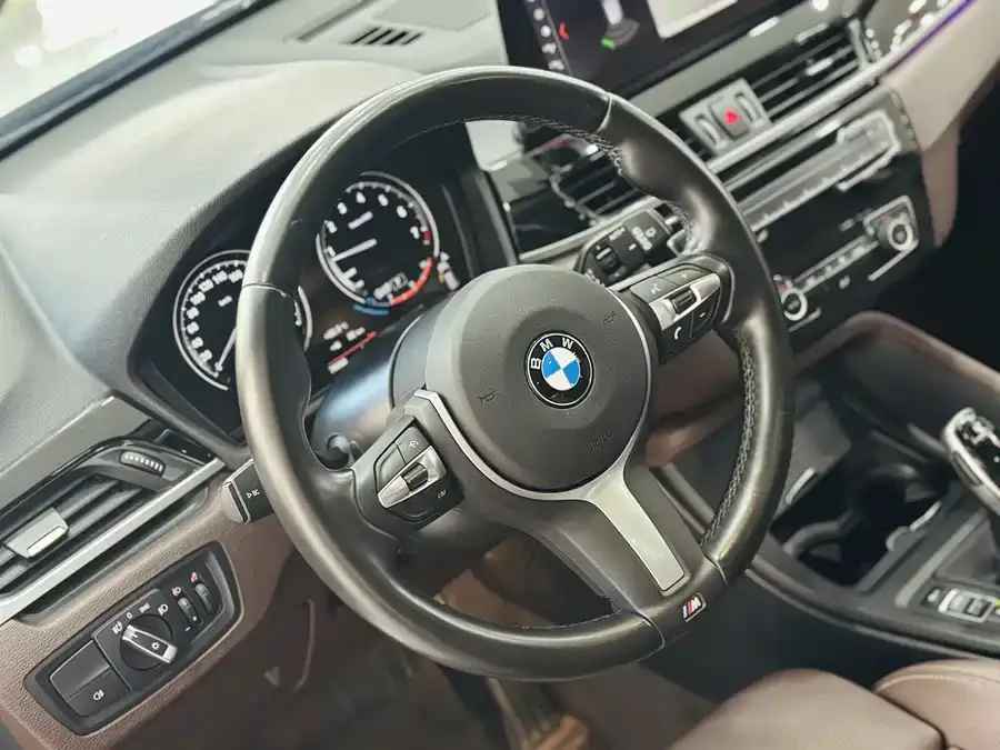 BMW X1 2022 sDrive25Li Leading Edition 2022 — миниатюра 4