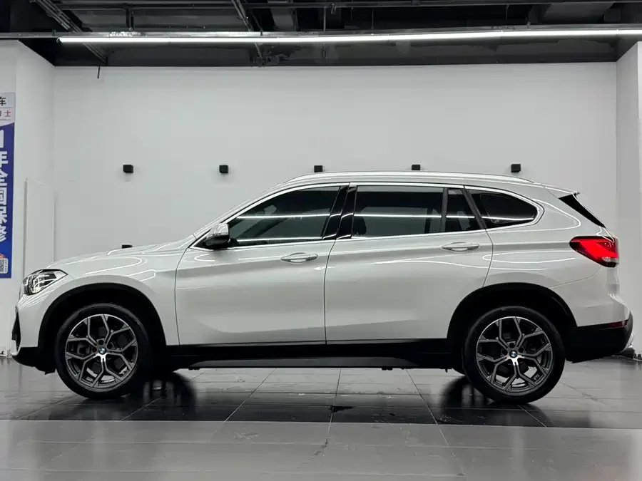 BMW X1 2022 sDrive25Li Leading Edition 2022 — миниатюра 4