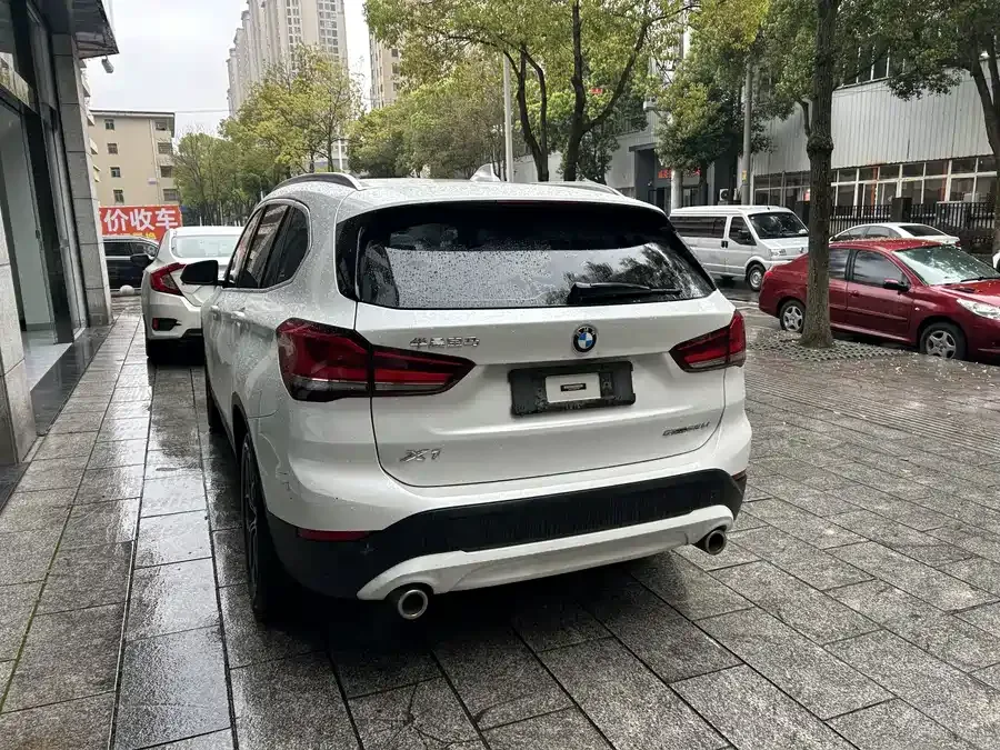 BMW X1 2022 sDrive25Li Leading Edition 2022 — миниатюра 4