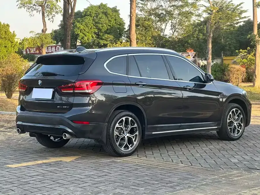 BMW X1 2022 sDrive25Li Leading Edition 2023 — миниатюра 2