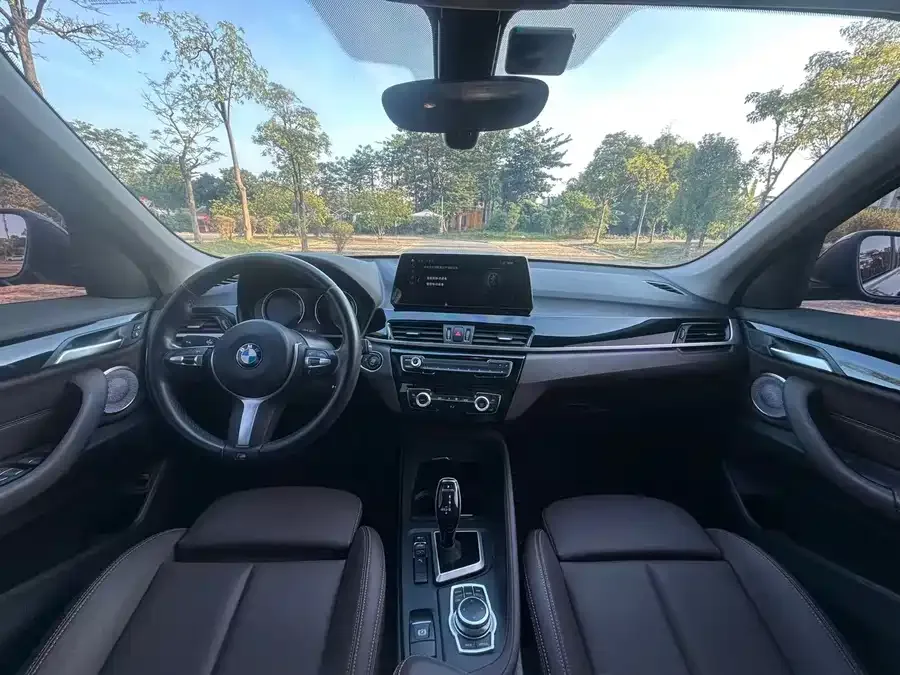 BMW X1 2022 sDrive25Li Leading Edition 2023 — миниатюра 4
