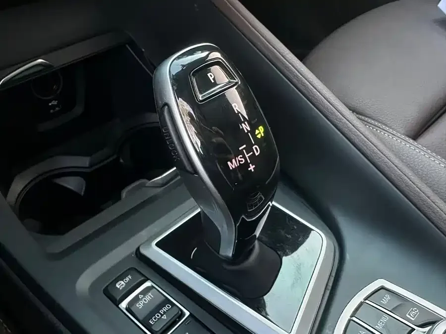 BMW X1 2022 sDrive25Li Leading Edition 2023 — миниатюра 5
