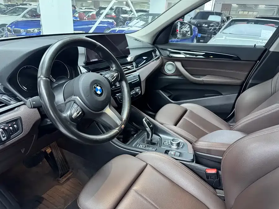 BMW X1 2022 sDrive25Li Leading Edition 2022 — миниатюра 2