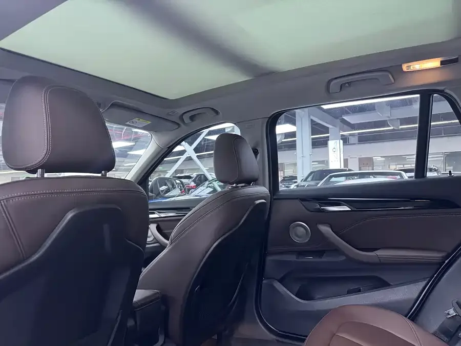 BMW X1 2022 sDrive25Li Leading Edition 2022 — миниатюра 3