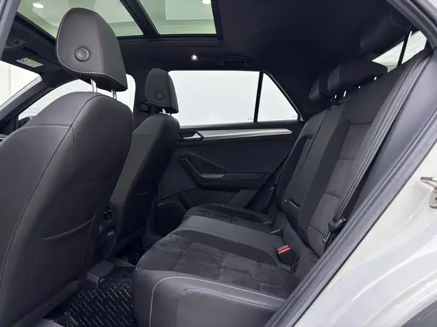 Volkswagen T-Roc T-ROC 2022 280TSI DSG 2WD R-Line Pro PLUS 2023 — миниатюра 2