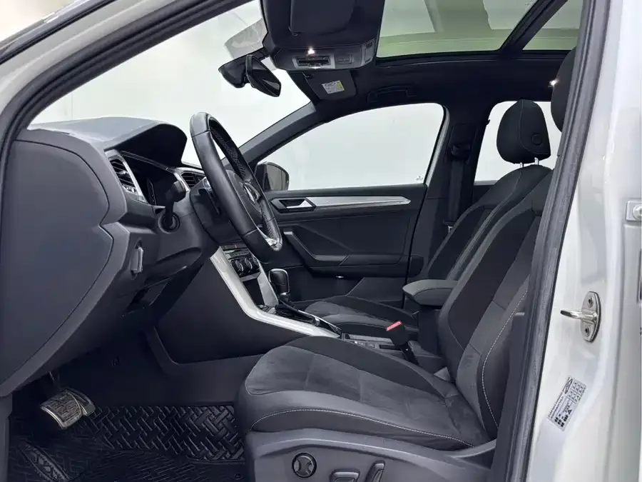 Volkswagen T-Roc T-ROC 2022 280TSI DSG 2WD R-Line Pro PLUS 2023 — миниатюра 4