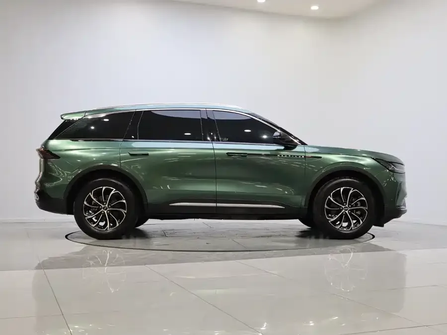 Lincoln Navigator Navigator 2023 2.0T 4WD Premium Edition 2024 — миниатюра 3