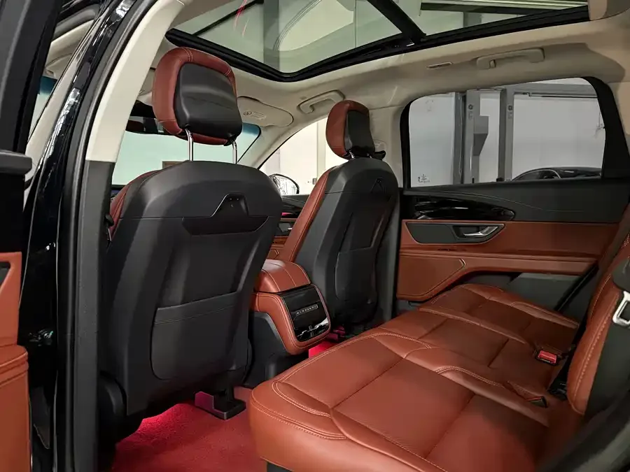 Lincoln Navigator Navigator 2025 Facelift 2.0T AWD Premium Edition 2025 — миниатюра 4