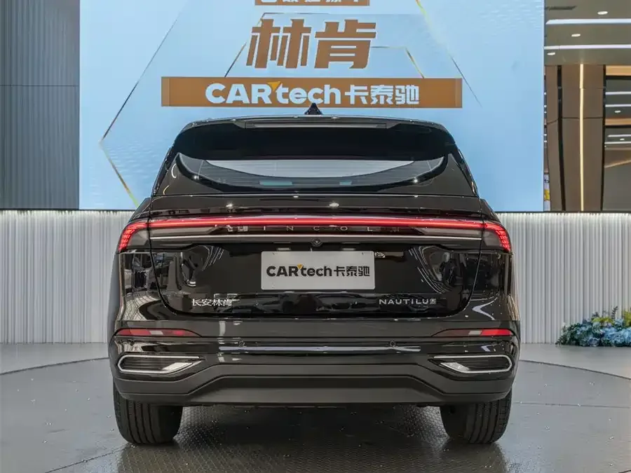 Lincoln Navigator Navigator 2025 2.0T 4WD Premium Edition 2024 — миниатюра 2