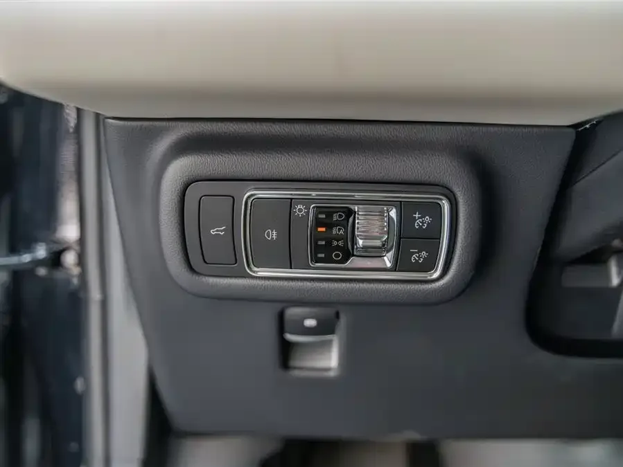 Lincoln Navigator Navigator 2025 2.0T 4WD Premium Edition 2024 — миниатюра 4