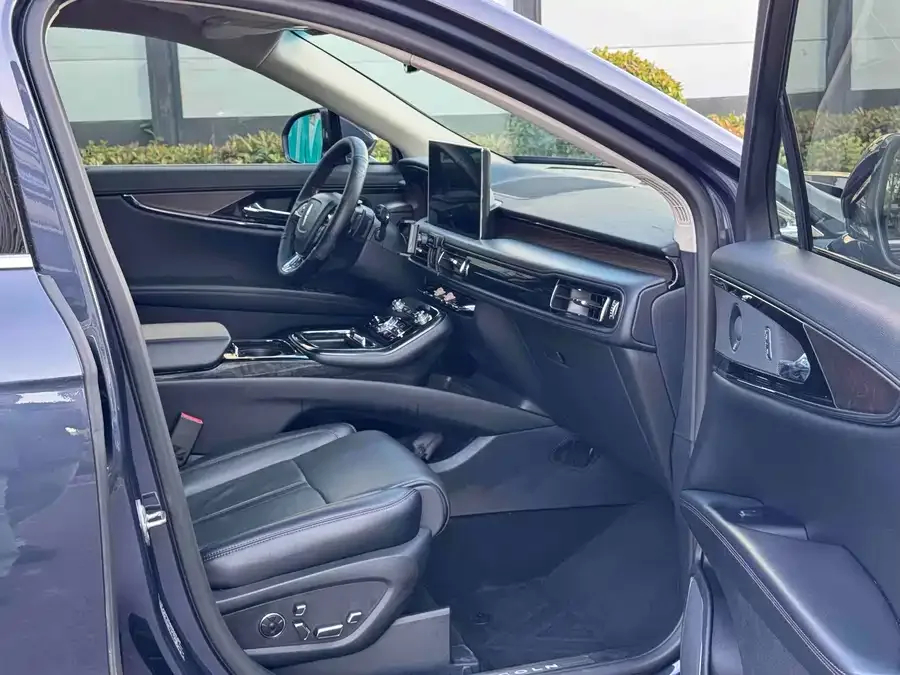 Lincoln Navigator Navigator 2021 facelift 2.7T 4WD Honor Edition 2022 — миниатюра 3
