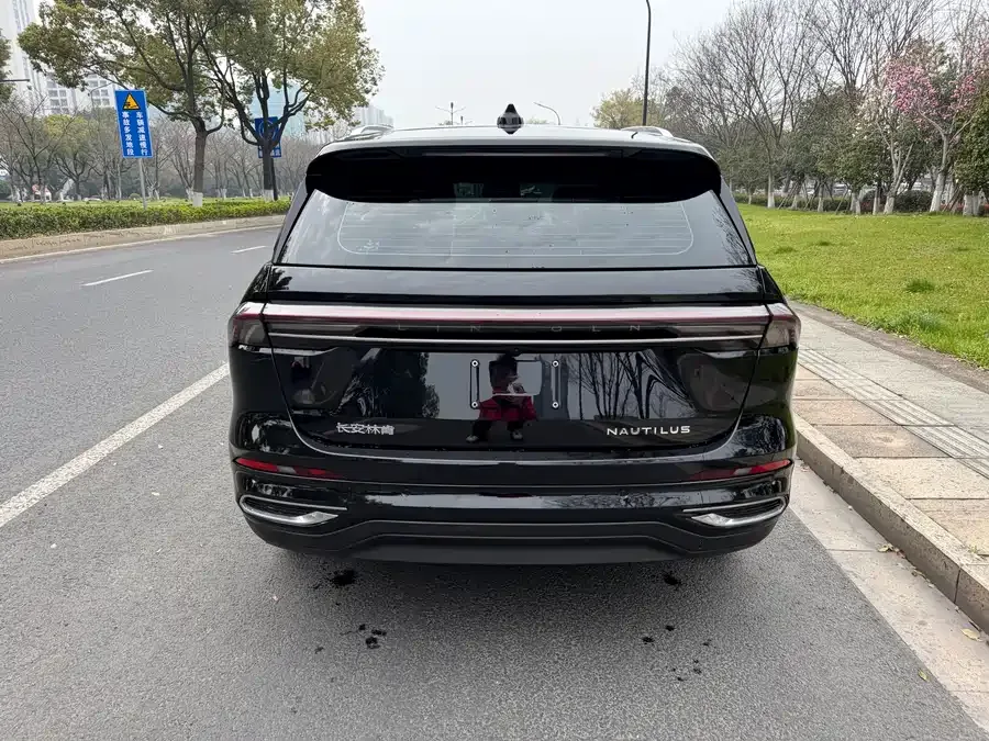 Lincoln Navigator Navigator 2023 2.0T 4WD Premium Edition 2023 — миниатюра 3