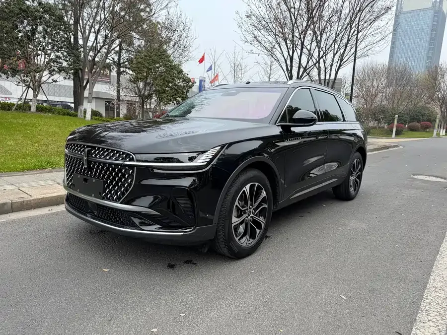 Lincoln Navigator Navigator 2023 2.0T 4WD Premium Edition 2023 — фото 1, купить с доставкой в Москву