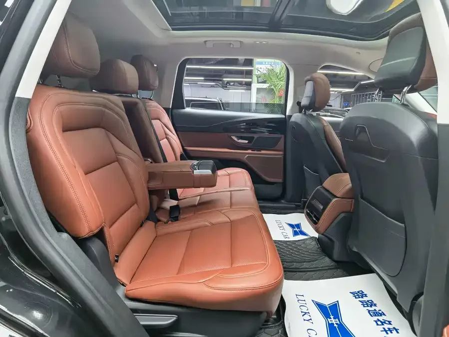 Lincoln Navigator Navigator 2025 Facelift 2.0T AWD Premium Edition 2025 — миниатюра 3
