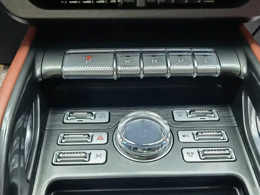 Lincoln Navigator Navigator 2025 Facelift 2.0T AWD Premium Edition 2025 — миниатюра 4